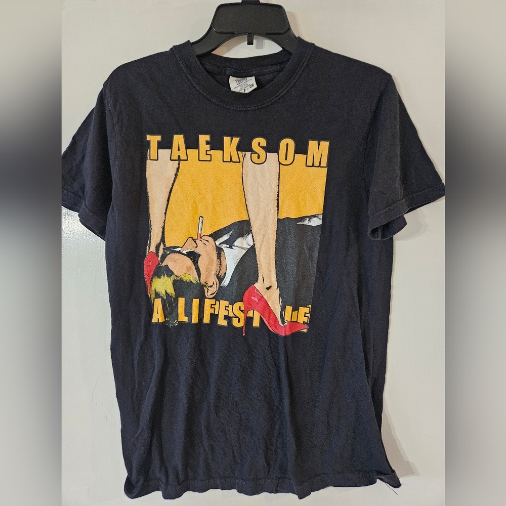 Taeksom A Lifestyle Graphic T-shirt Small